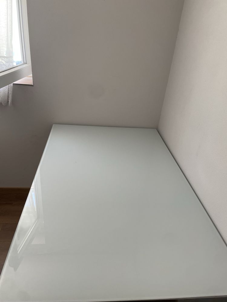 Mesa IKEA TORSBY – Moderna e Minimalista