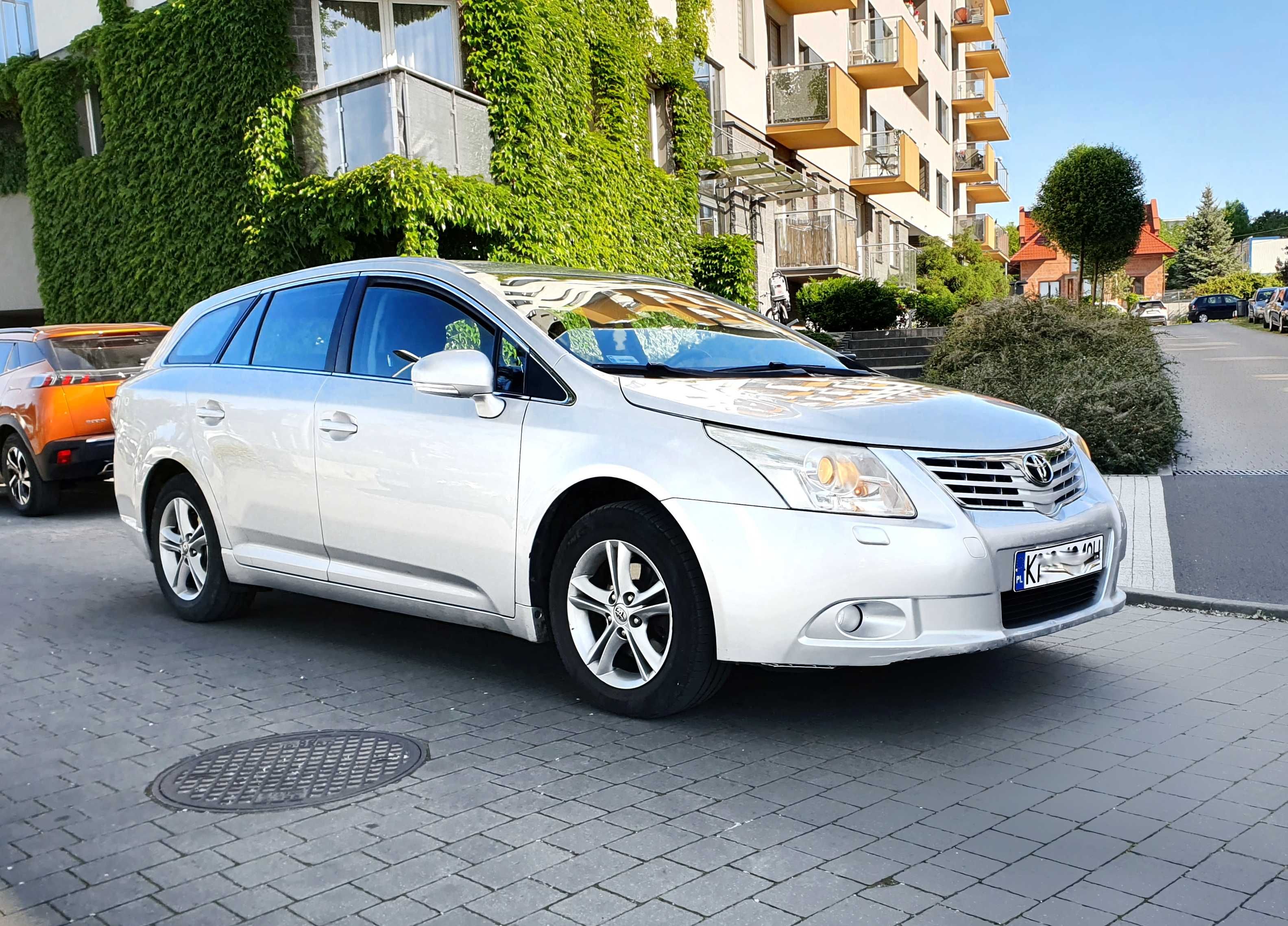 Toyota Avensis. W dobrym stanie