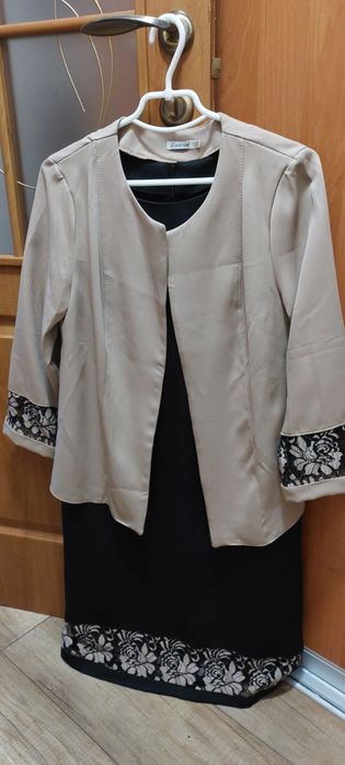Продам сукню з піджаком