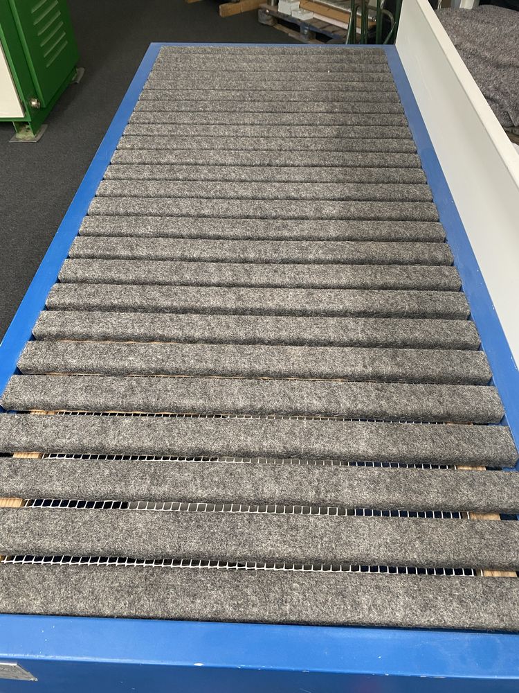 Mesa de lixagem com aspiração