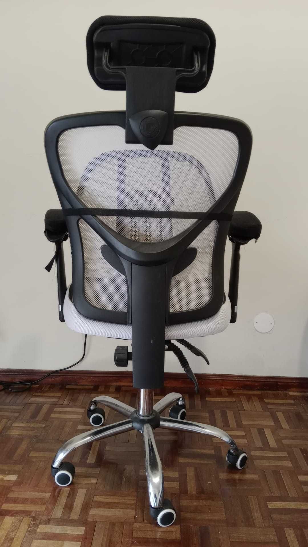 Cadeira Gamer - Em Ótimo Estado.