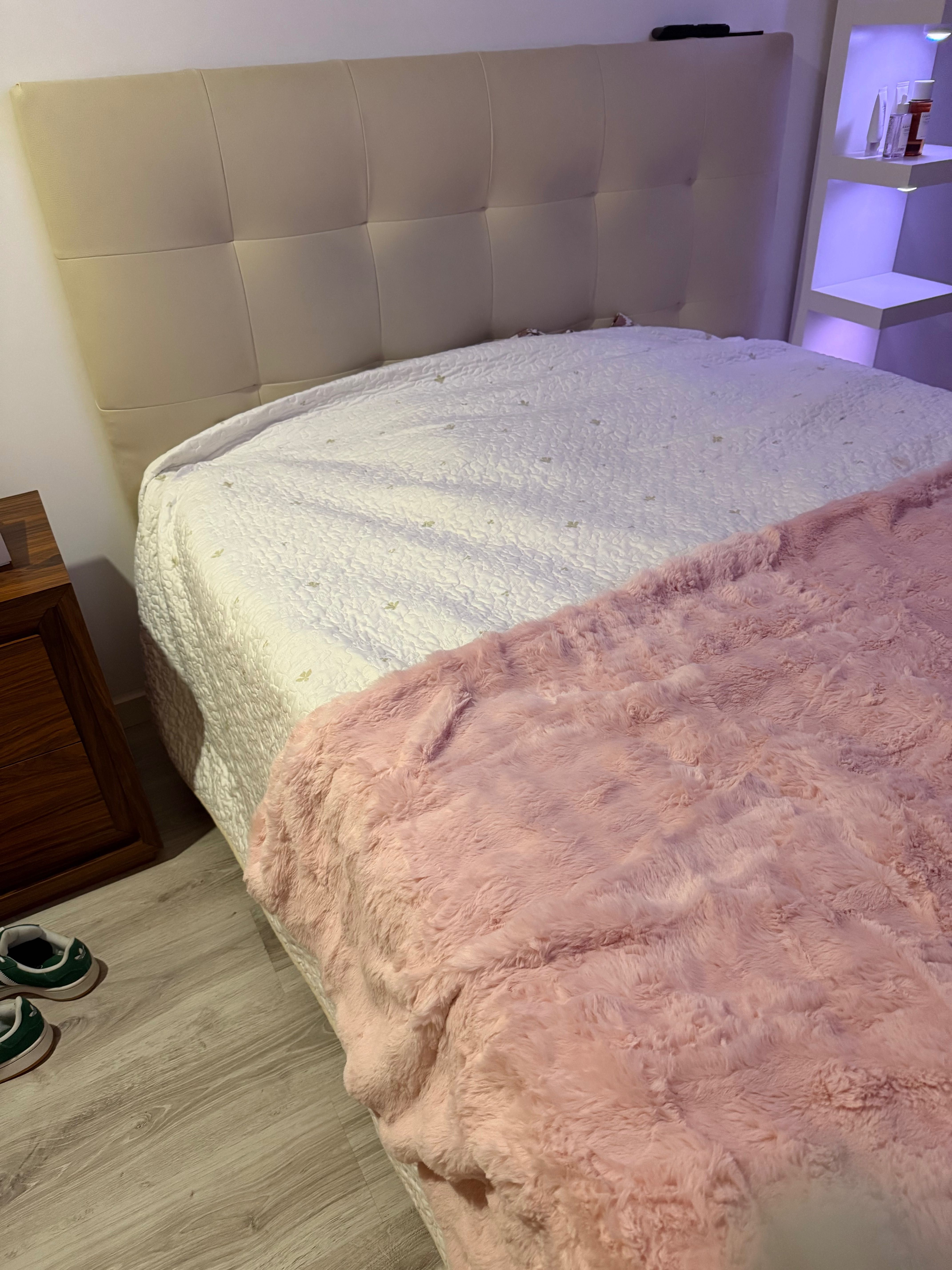Cama casal como nova