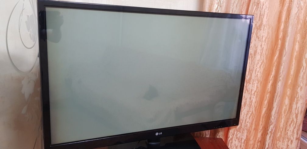 Телевизор  LG 50PZ550. 50"