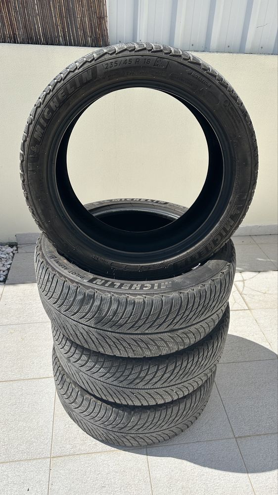 4 Pneus Michelin 235/45/18