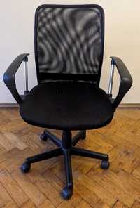 Ergonomiczny fotel biurowy obrotowy