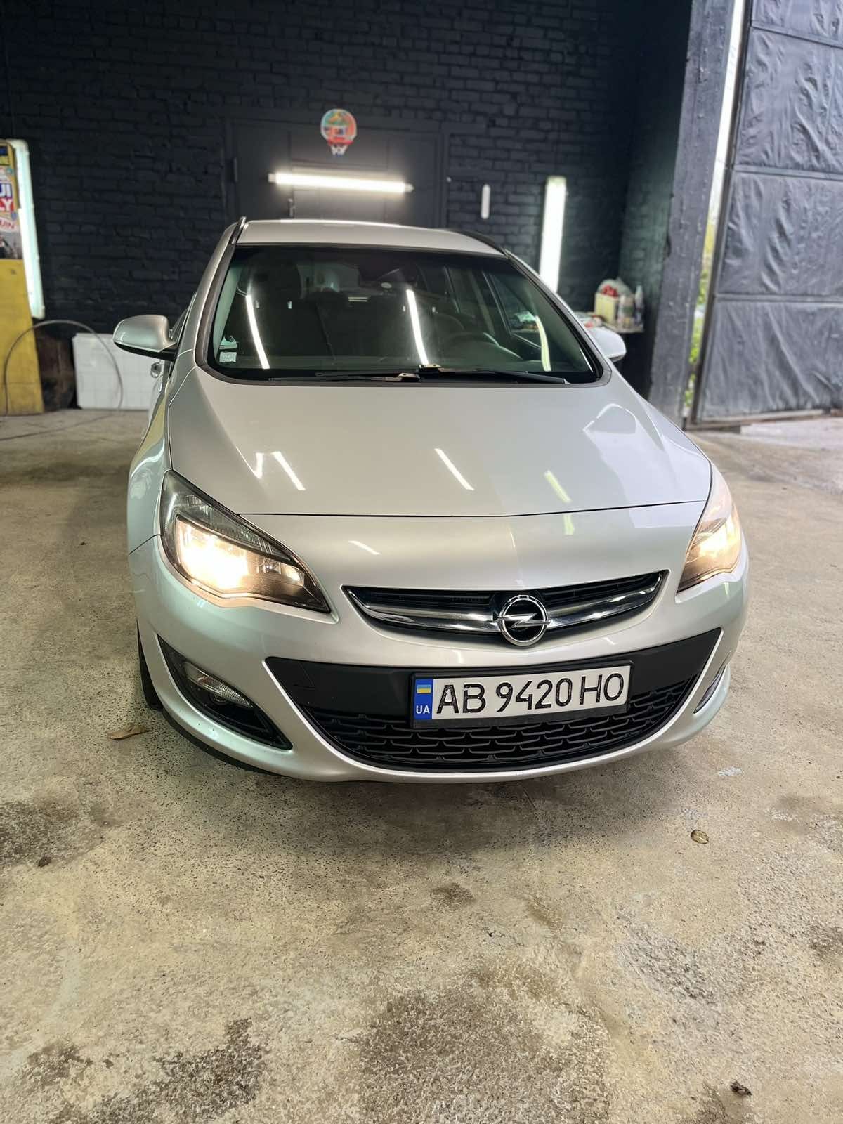 Opel Astra j 2015 чудовий стан ,без ремонту