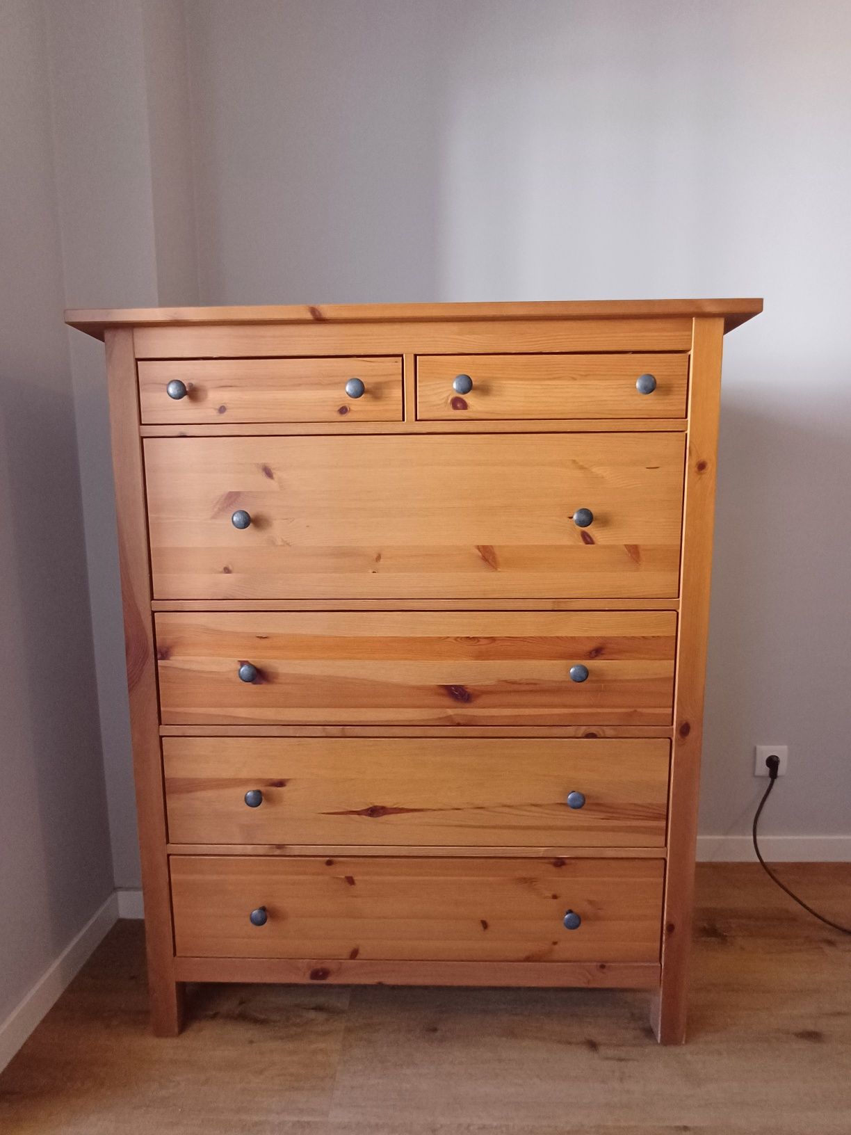 Cómoda Hemnes Ikea castanha