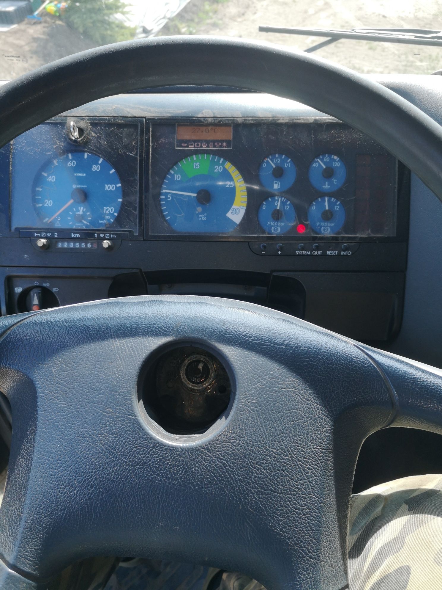 Wywrotka mercedesa atego