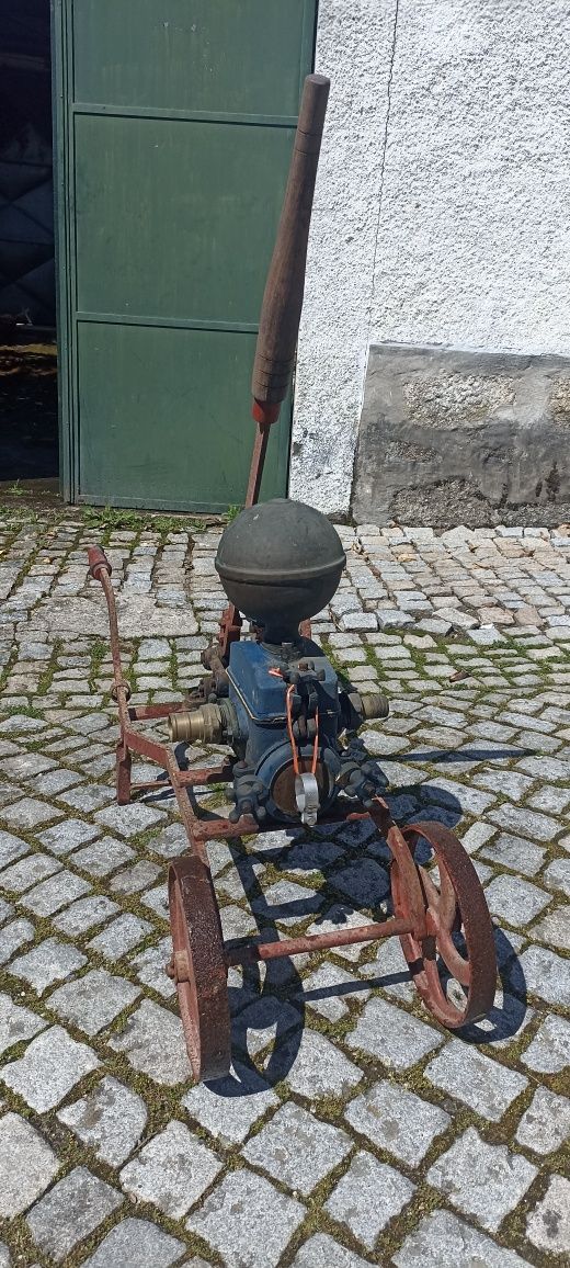 Bomba para tirar vinho, água ou outros líquidos