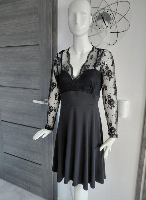 Nowa sukienka z koronkowym rękawem Next L