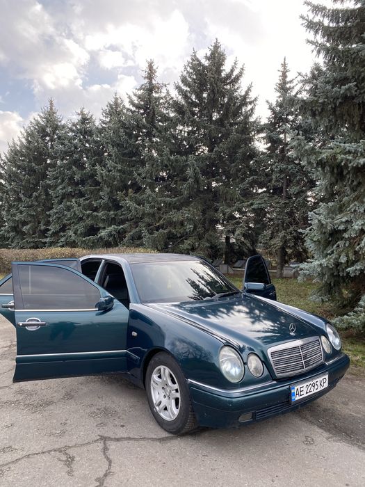 Продам мерседес W210 на уверенном ходу