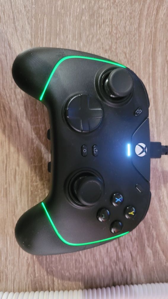 Геймпад Razer Wolverine V2 Chroma