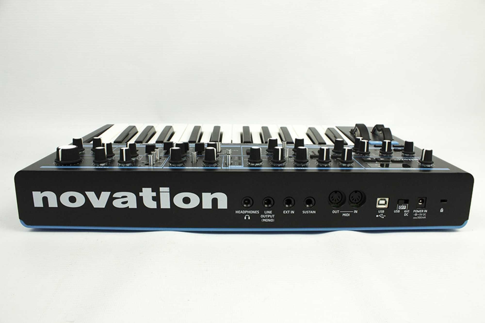 Синтезатор Novation Bass Station II