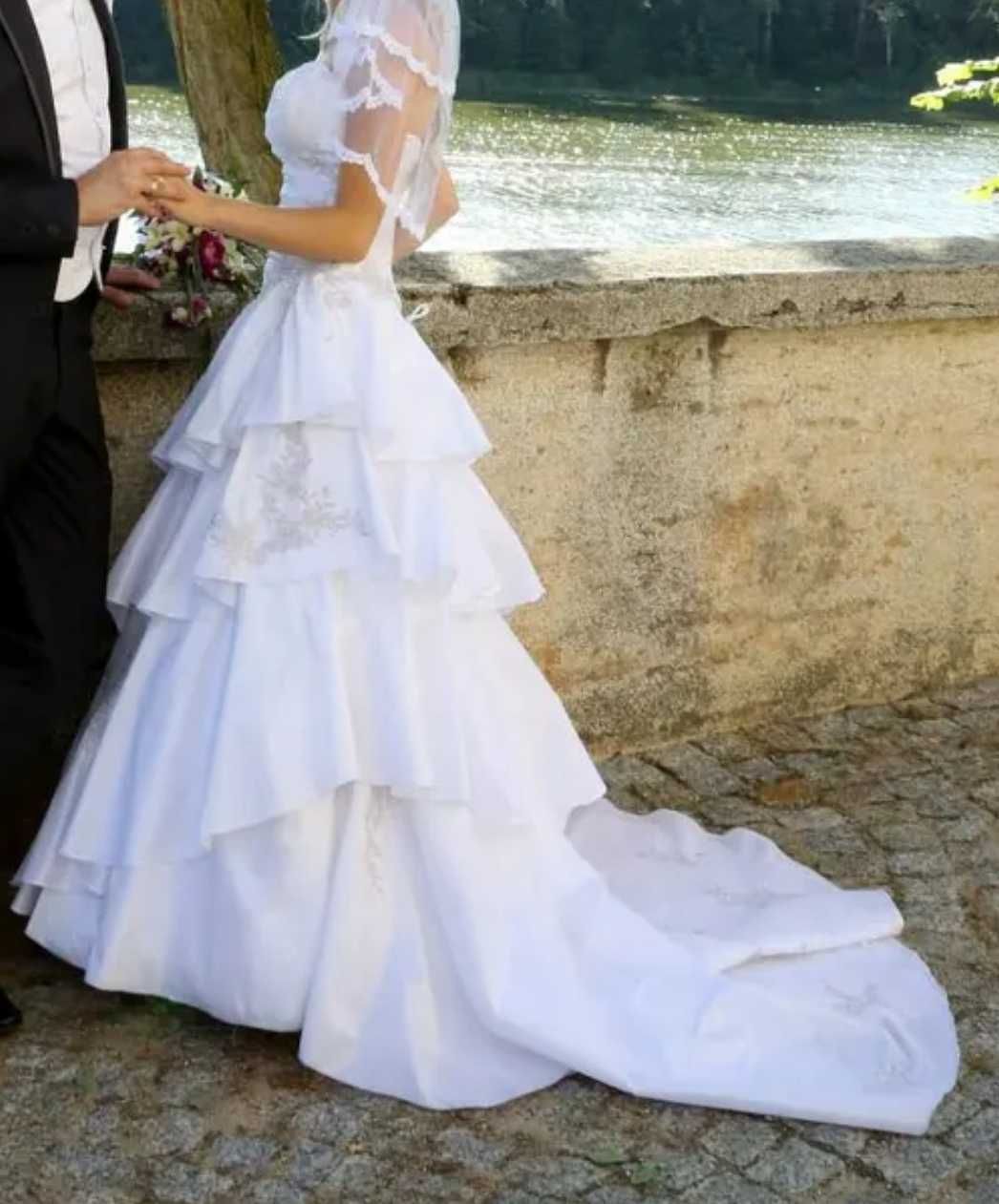 Przepiękna suknia ślubna Lisa Ferrera
