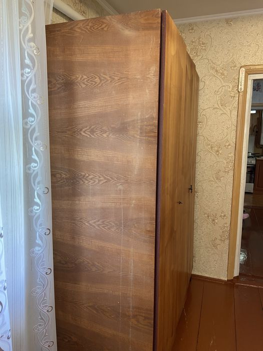 Шафа трьохдверна