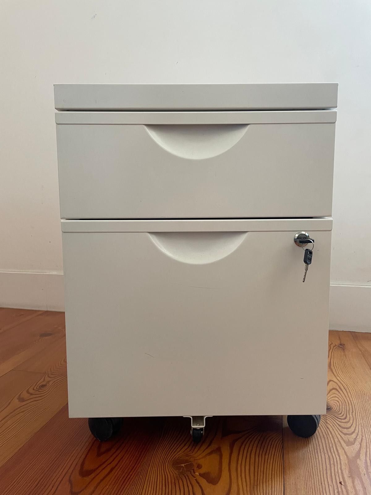 Bloco de gavetas metálico IKEA branco com rodízios
