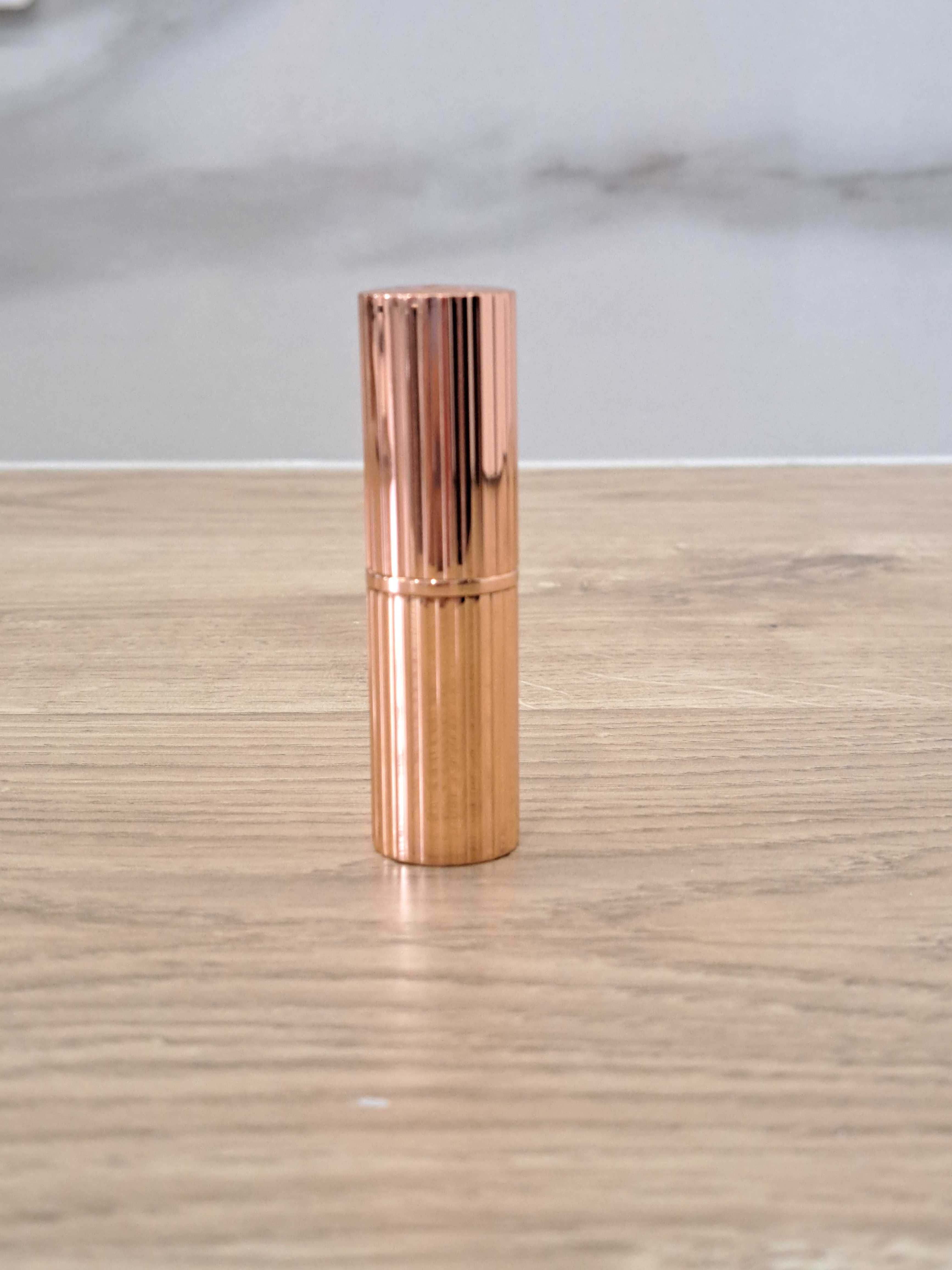 CHARLOTTE TILBURY pomadka Matte Revolution Cat Walking