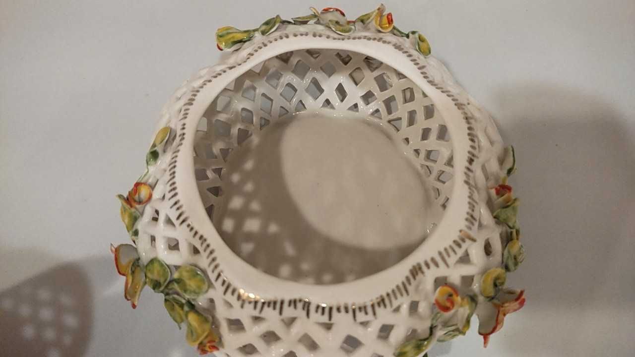 Szkatułka porcelanowa ażurowa okrągła średnica 15 wys 13