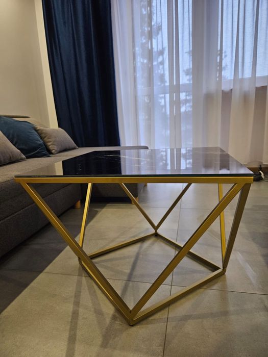 Stolik kawowy glamour czarny blat zlote nogi