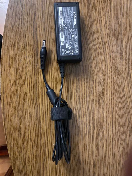 Оригінальний зарядий пристрій TOSHIBA