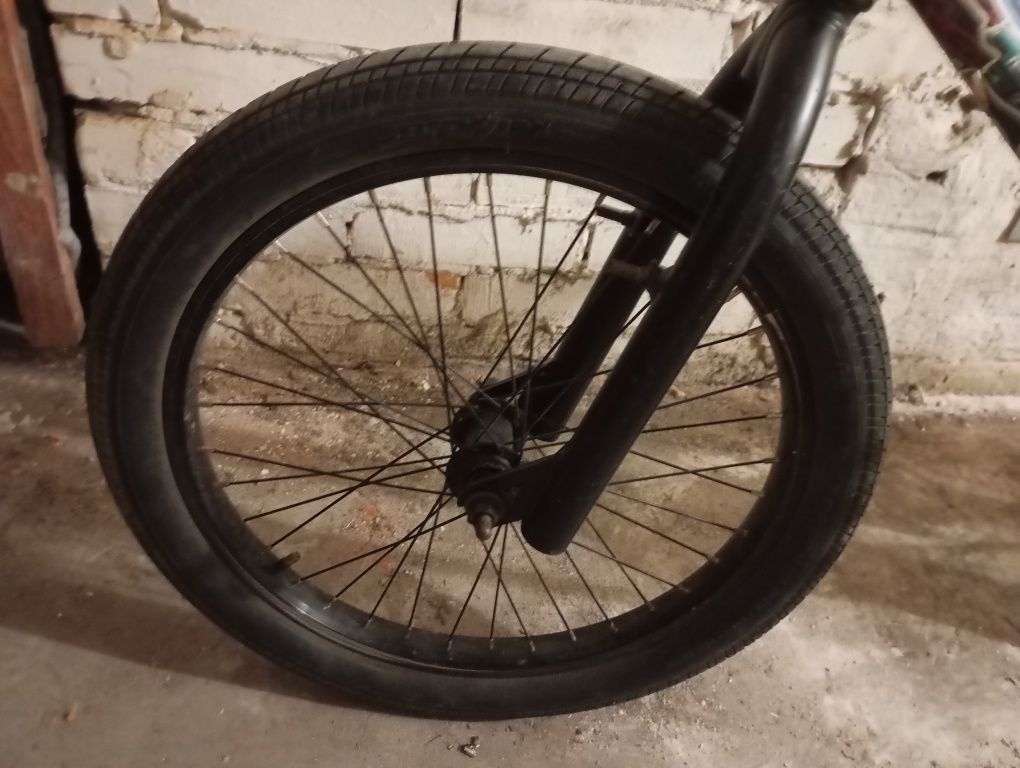Fajny BMX z pegami
