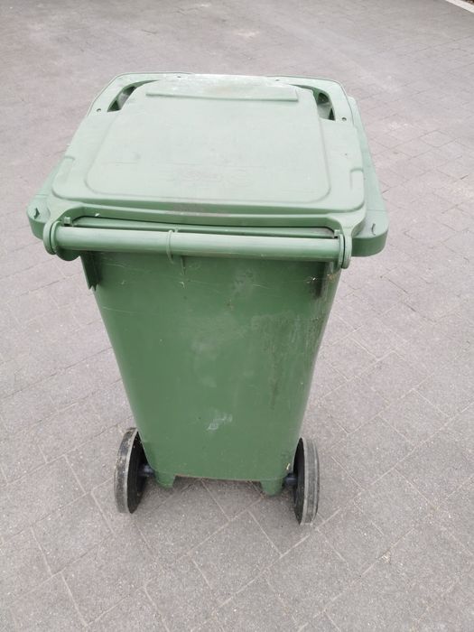 Kosz na śmieci, zielony i czarny 120L.