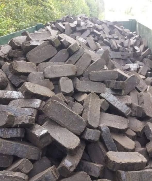 Торфо Брикет в бегах та насипом , пакетований