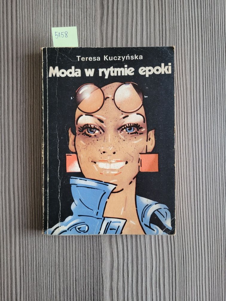 5158. "Moda w rytmie epoki" Teresa Kuczyńska