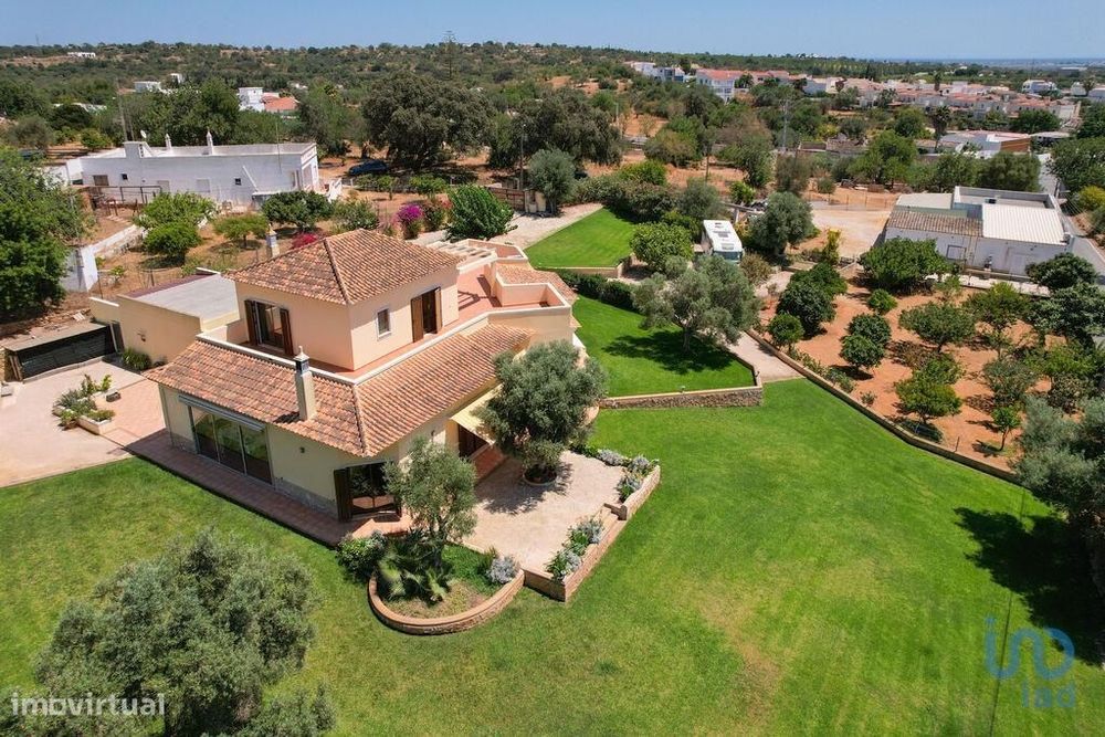 Casa / Villa T4 em Quelfes de 260,00 m2