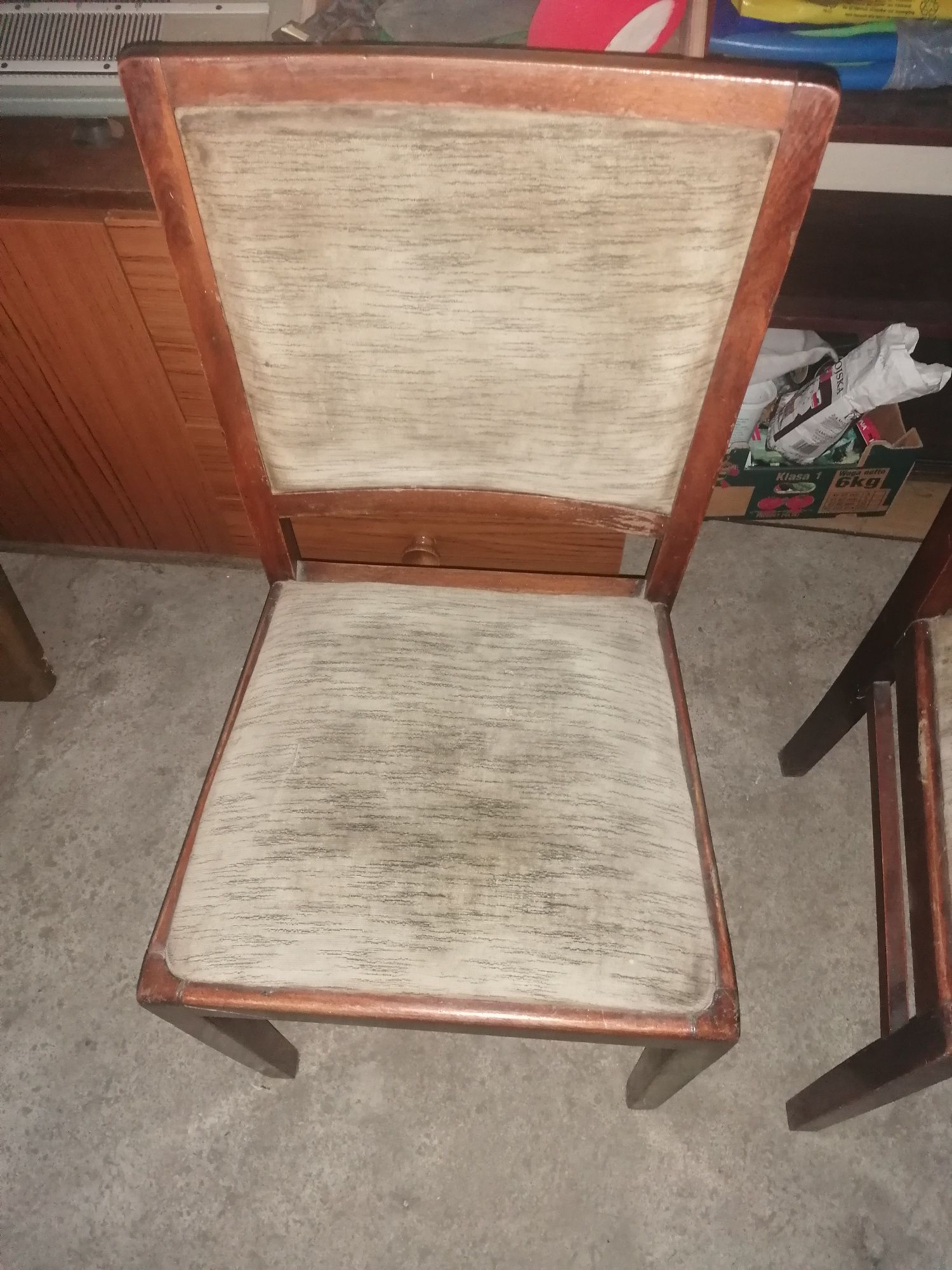 Stare krzesła na sprzedaż