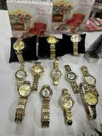Кварцовиц жіночий годинник на браслеті у золотому кольорі.