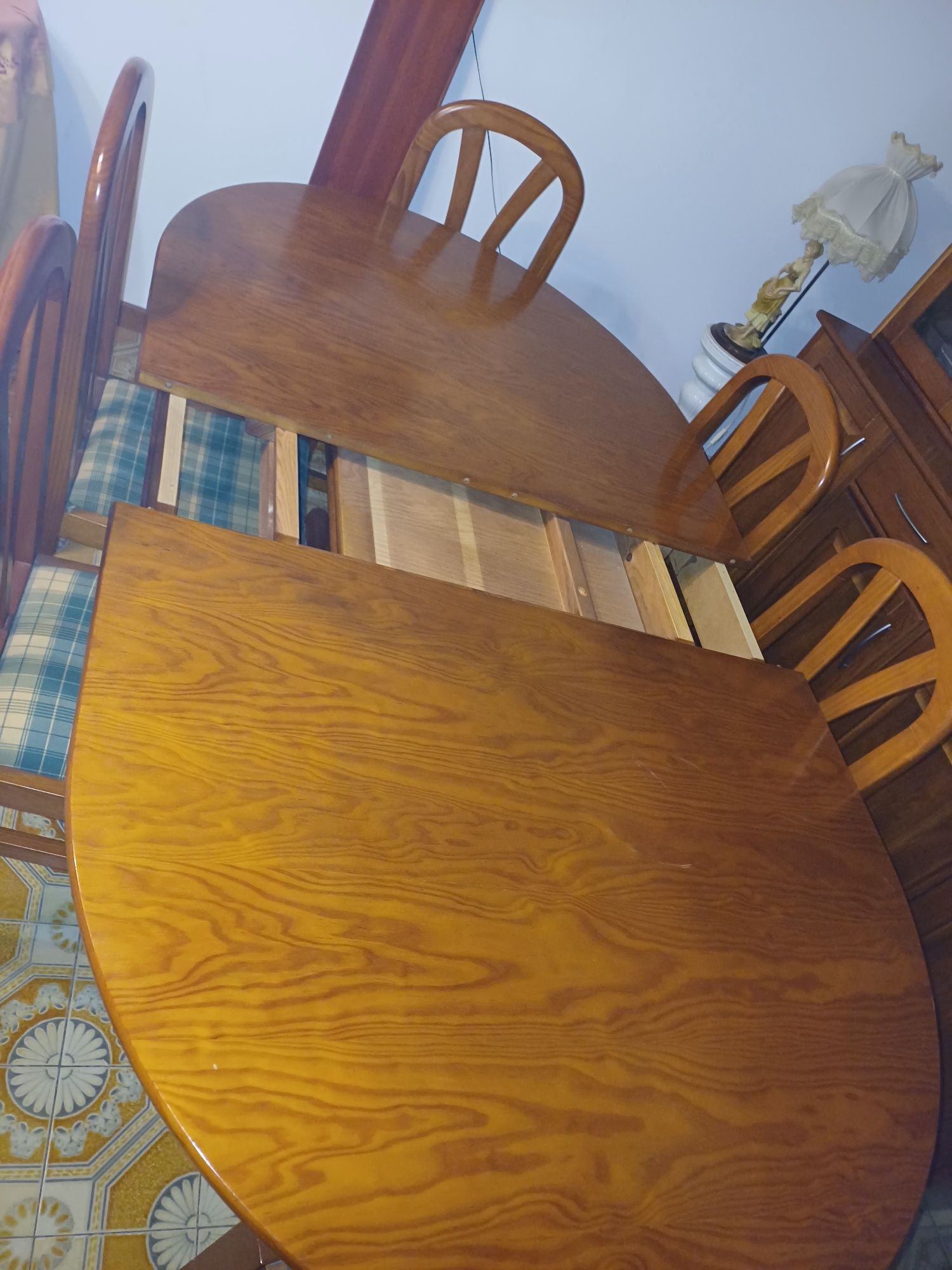 Vende se Mesa de jantar 6 lugares