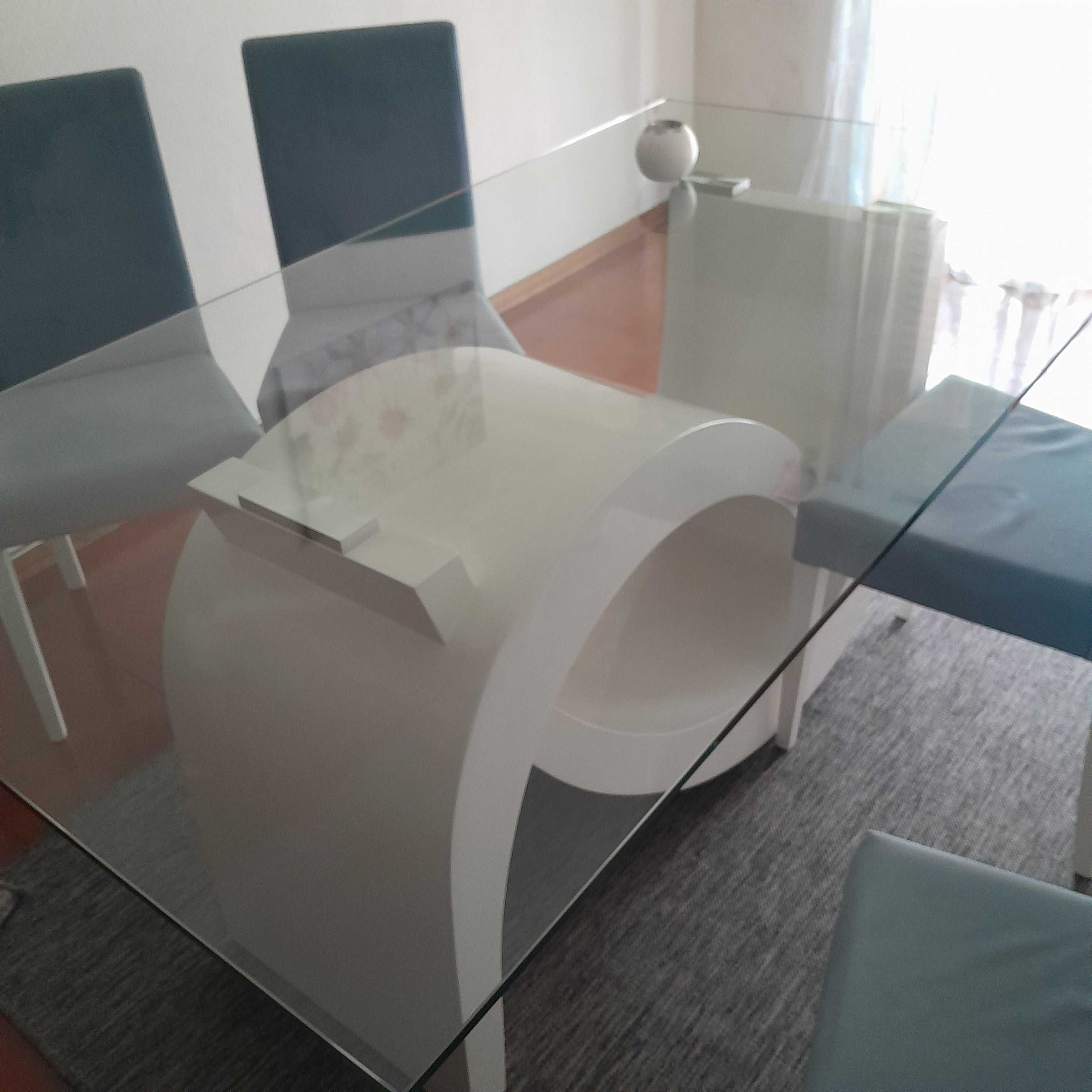 Mesa de jantar (100×180) e 4 cadeiras como novas