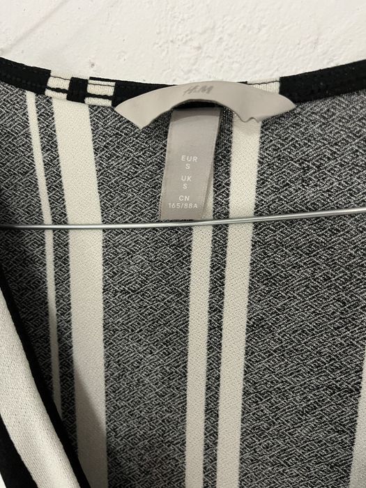 Piękna niedusząca się sukienka H&M rozmiar S plus niespodzianka gratis