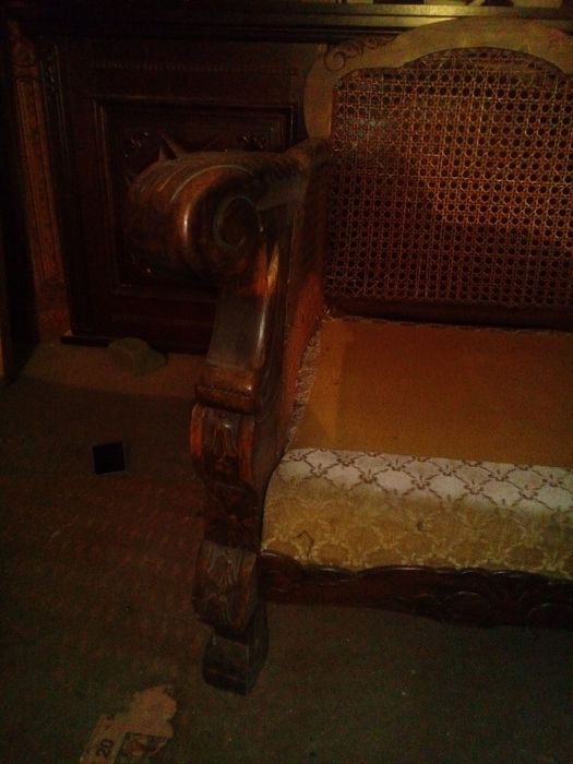 Dwa fotele i kanapa do renowacji