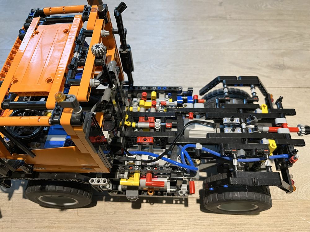 Unimog Lego Technic zestaw nr 8110 , napęd i zdalne sterowanie