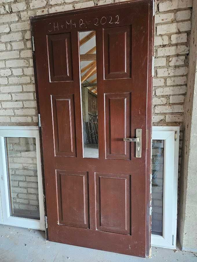 Drzwi zewnętrzne drewniane ocieplane szyba, klamka kpl.