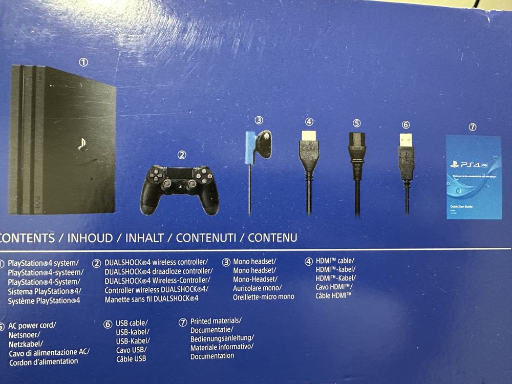 PS 4 pro з двома джойстиками