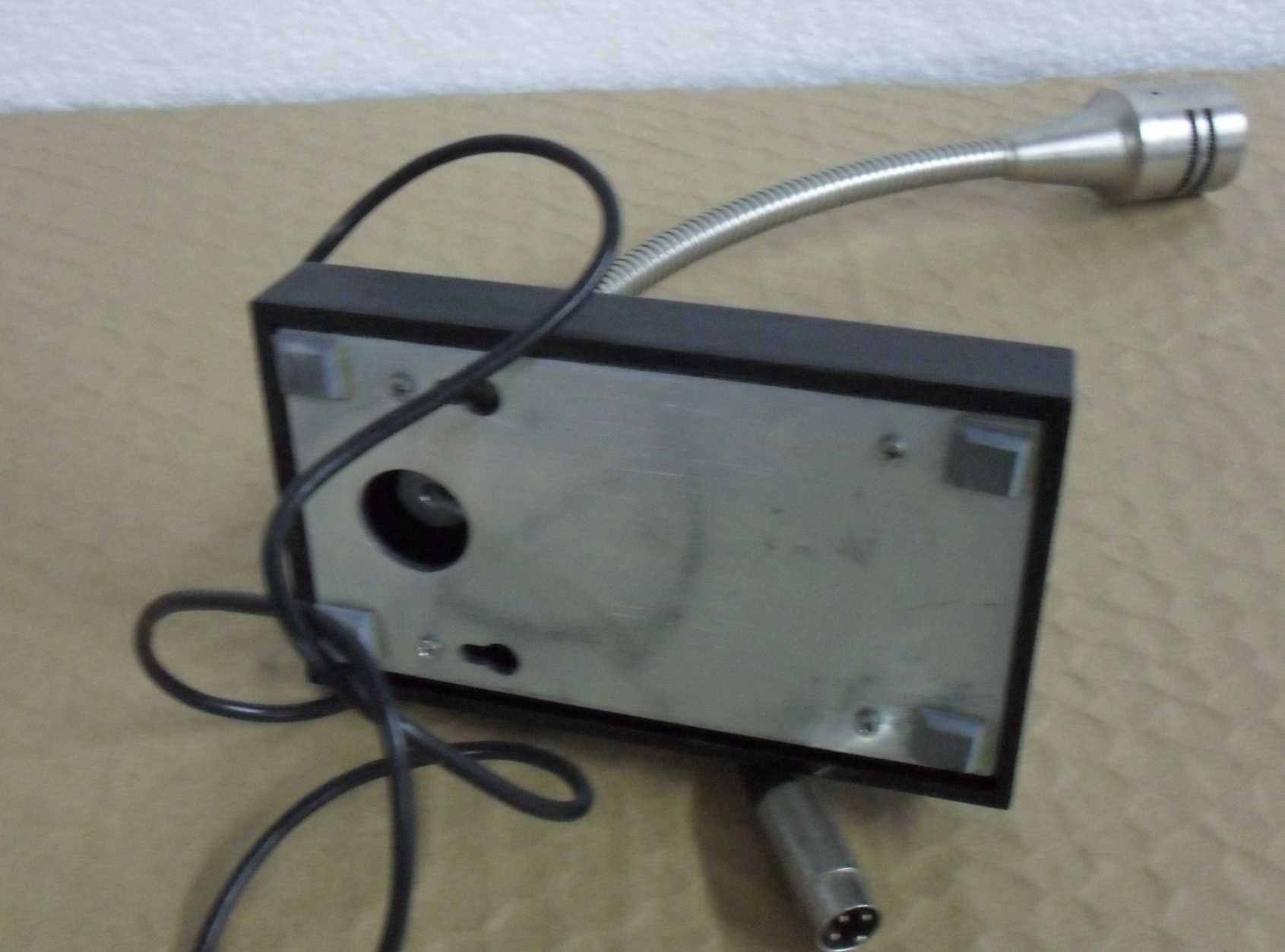 Microfone AKG, antigo, tradução simultânea