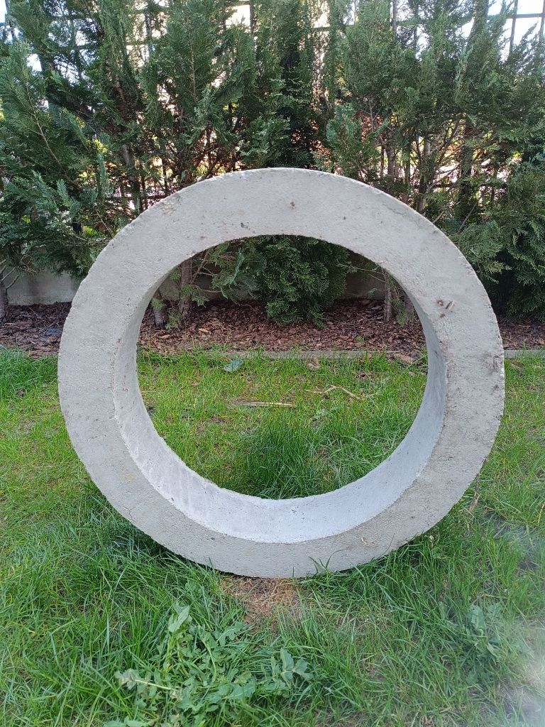 Krąg betonowy pod właz. Pierścień dystansowy betonowy
