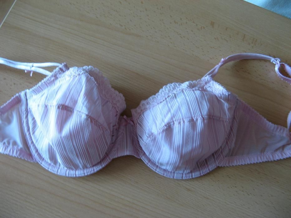 Bardzo ładny biustonosz marki Marks & Spencer 32DD/70DD !