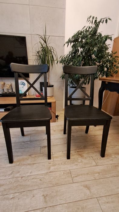 Stół drewnianiany rozkladany z krzesłami 6 szt.