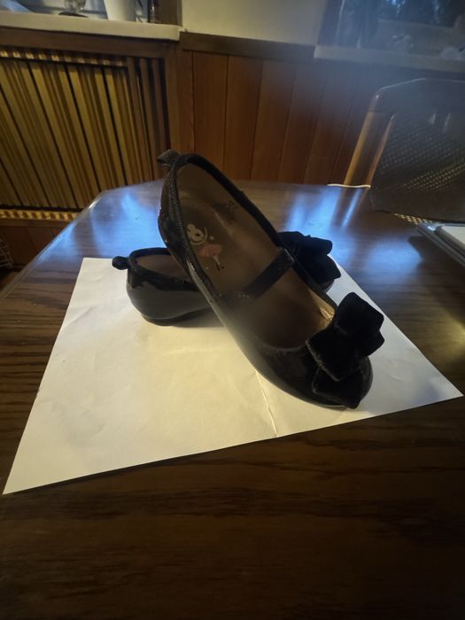 Czarne balerinki, czułenka, lakierki z aksamitną kokardą, rozm. 30