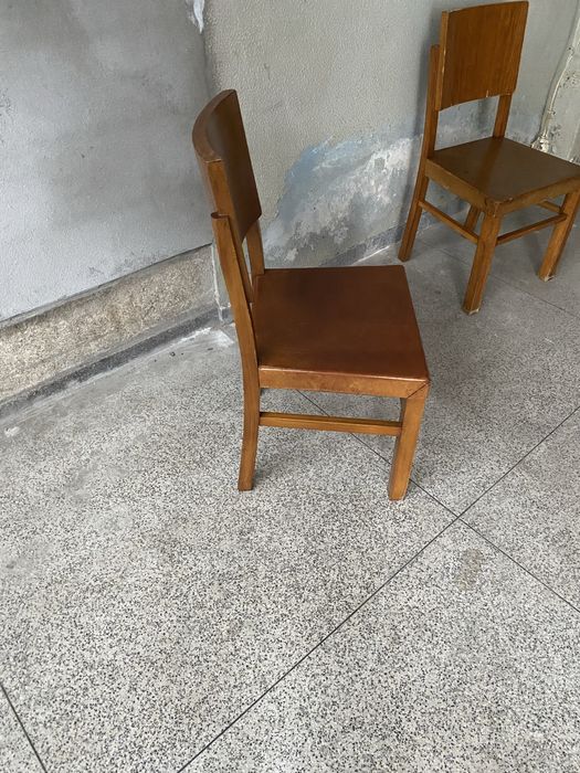 8 Cadeiras de madeira