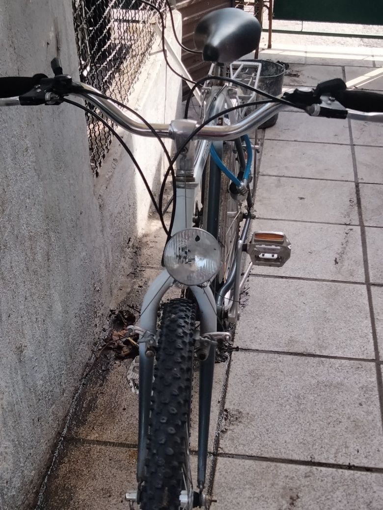 Bicicleta Suiça antinga