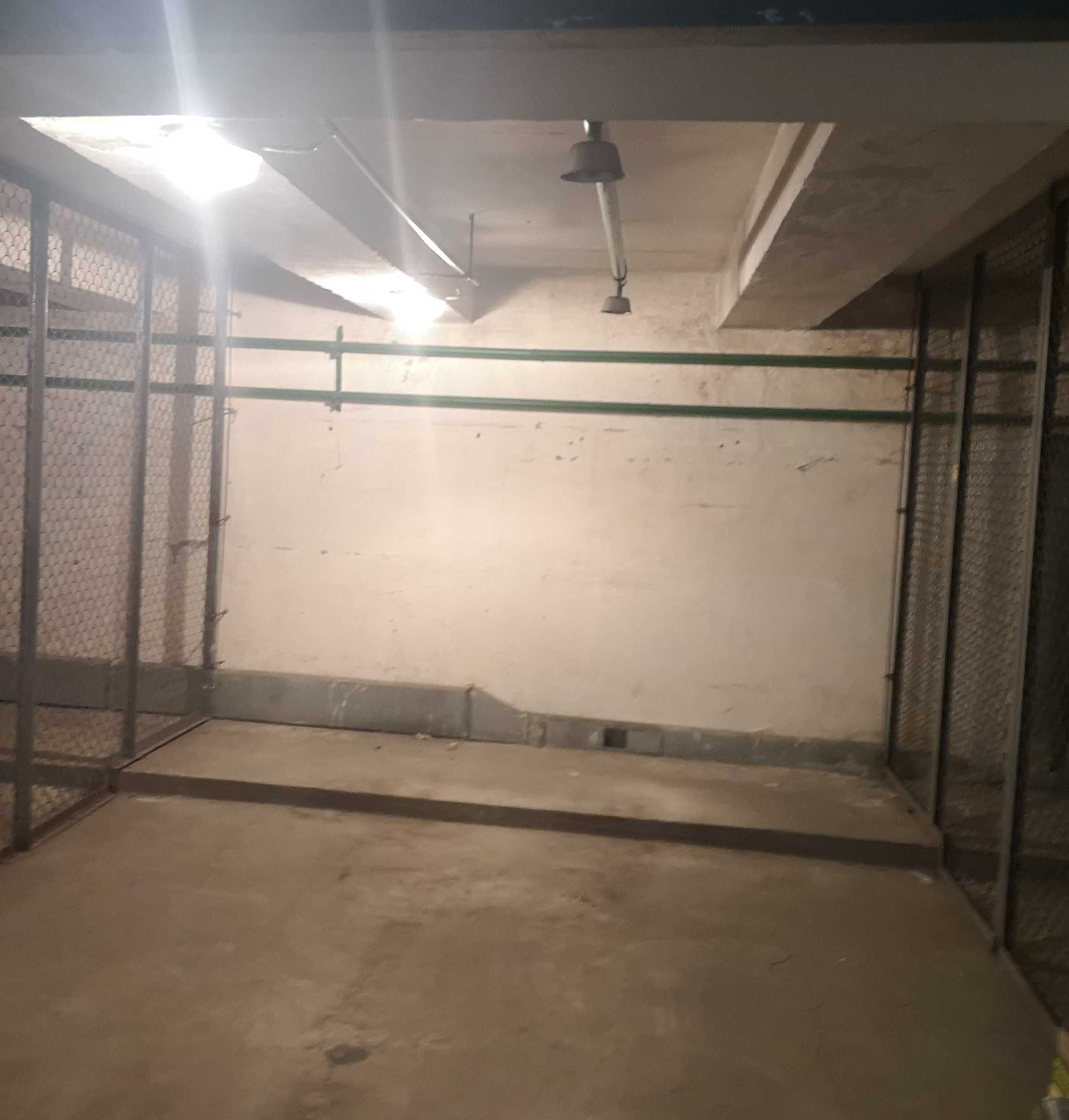 Продам окремий гараж в підземному паркінгу на Оболоні.