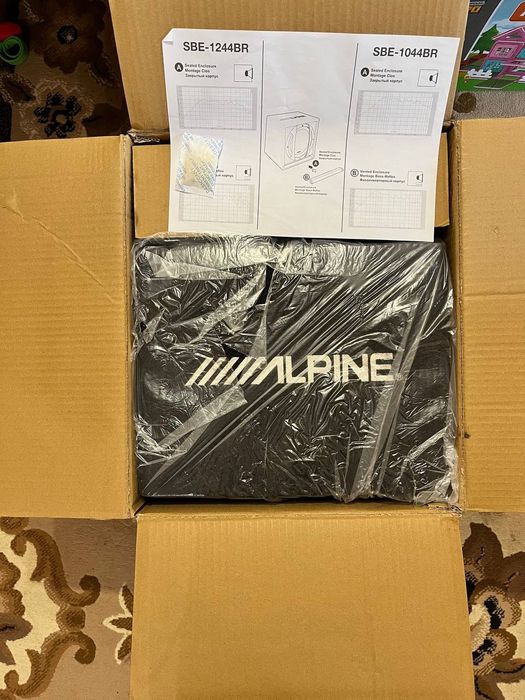 Автомобільний сабвуфер Alpine SBE-1044BR та підсилювач