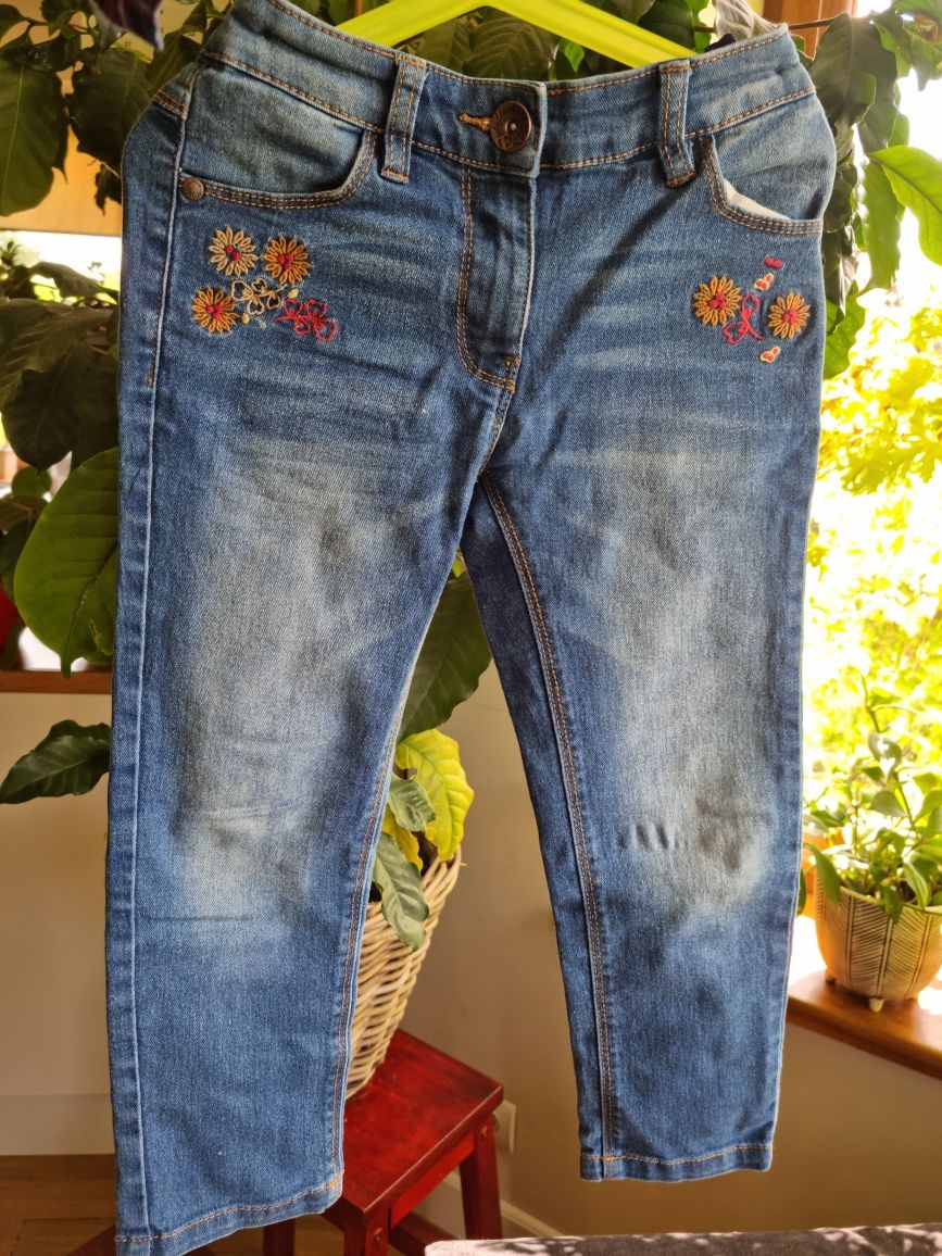 Super spodnie jeansowe NEXT 116 cm na 6 lat haftowane kwiatuszki