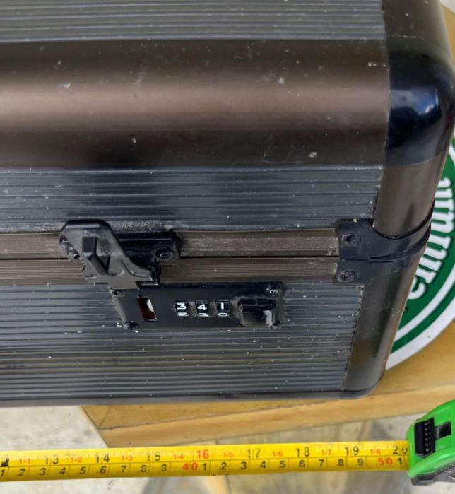 Mala para relogios em metal