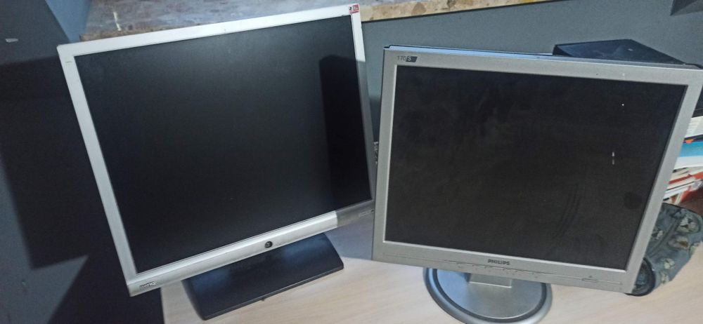Monitor LCD 15 używany